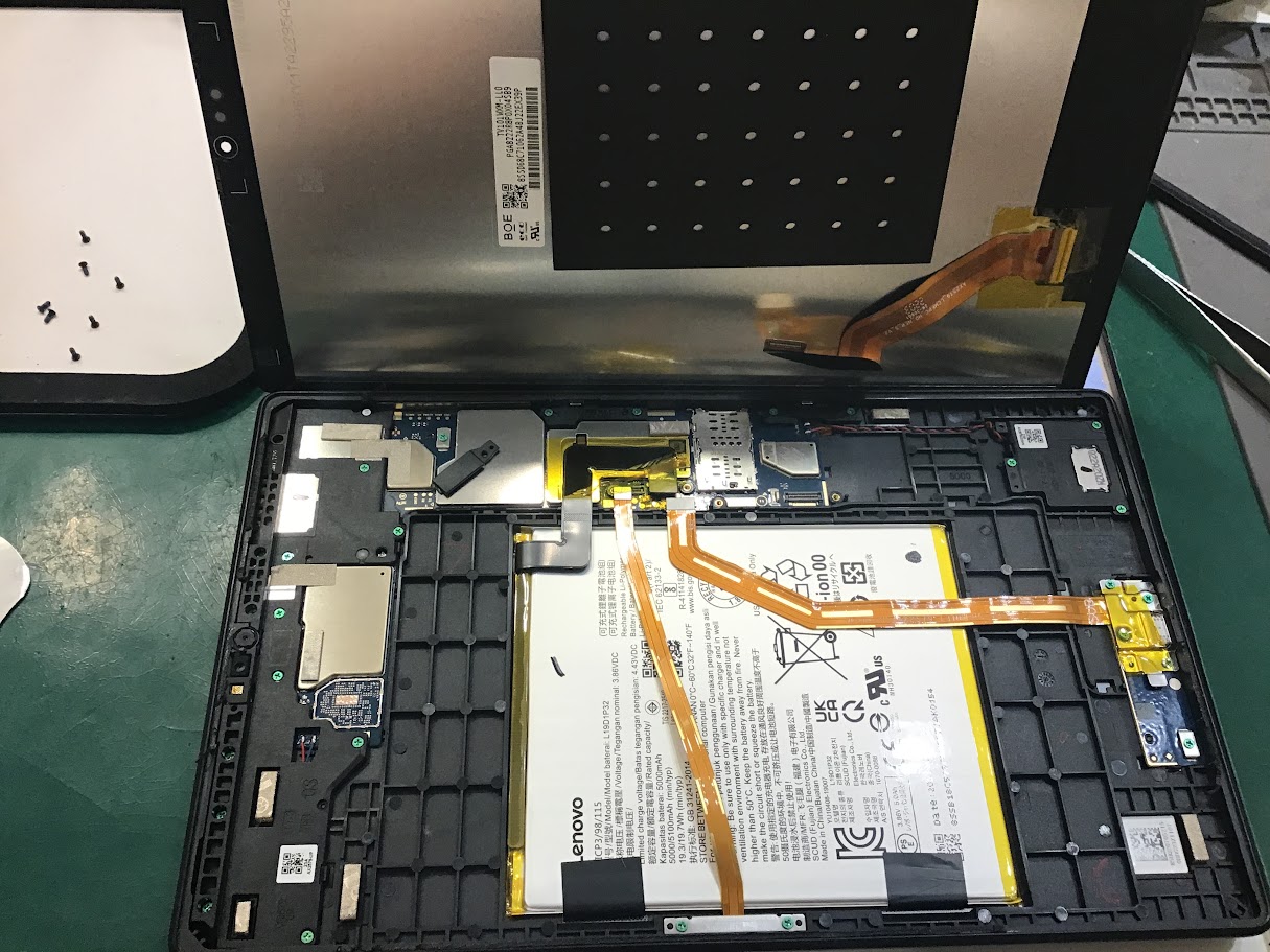 Lenovo M10のバッテリー交換ならデータそのまま修理可能なスマホ修理工房セレオ甲府店へ！